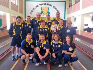 EQUIPES MASCULINO E FEMININO DO CLUBE CAIXEIROS VIAJANTES