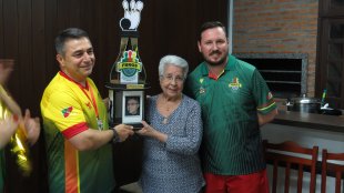 Entrega Troféu Móvel Bola 16, a Equipe Campeã , Campeonato metropolitano 2.017