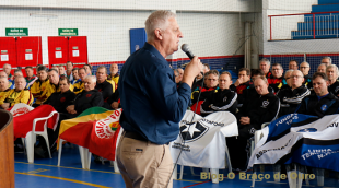 ABERTURA 4º ESTADUAL SÉRIE OURO MASTER MASCULINO - CLUBE DORES - SANTA MARIA
PRESIDENTE FBRGS ABERTURA 4º ESTADUAL SÉRIE OURO MASTER MASCULINO - CLUBE DORES - SANTA MARIA
PRESIDENTE FBRGS